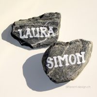 Steine als Namensschilder oder Tischdeko