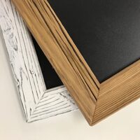 AUSFÜHRUNG 3 <br> Kreidetafel nach Mass <br> mit Holzrahmen <br> nicht magnetisch  