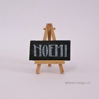 Tischtafel 10x5cm aus echtem Naturschiefer mit Holz-Staffelei  